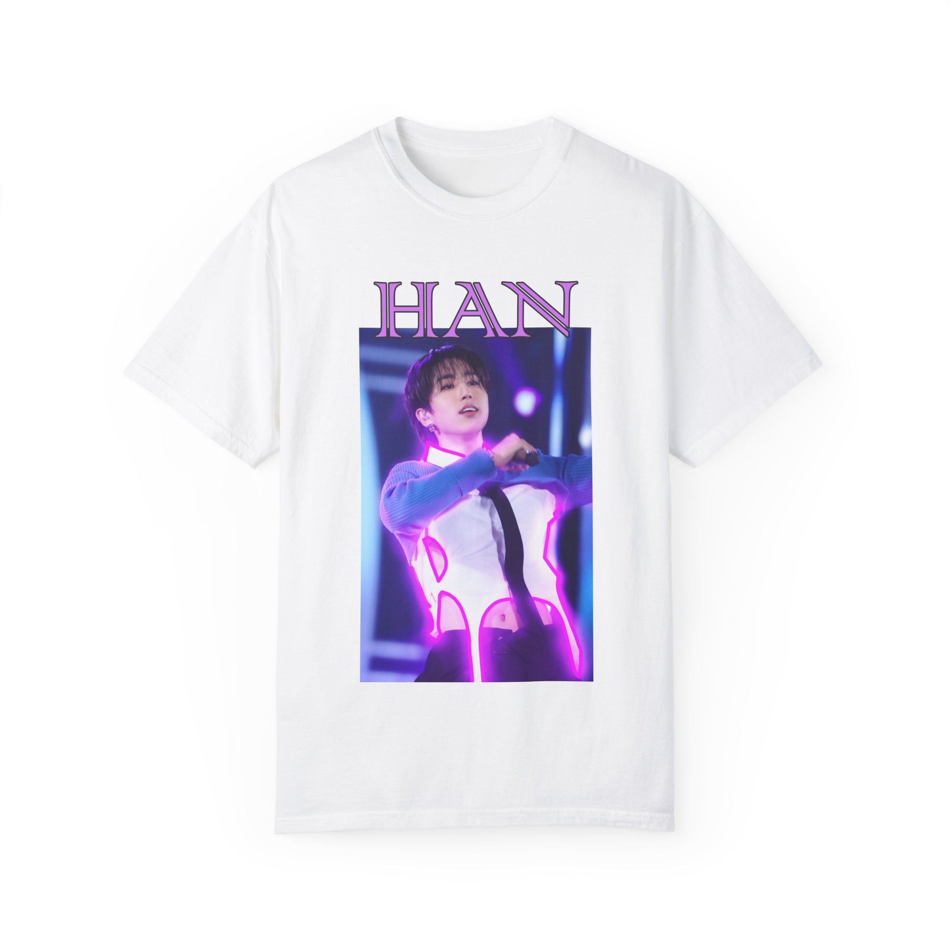 Flat Han Stray Kids Unisex T-Shirt in white – Neon Energy. A striking design featuring Han performing on stage, outlined in bold pink neon lights. The glowing effect adds a futuristic, high-energy feel, capturing his electrifying stage presence. ModeK Vetements.