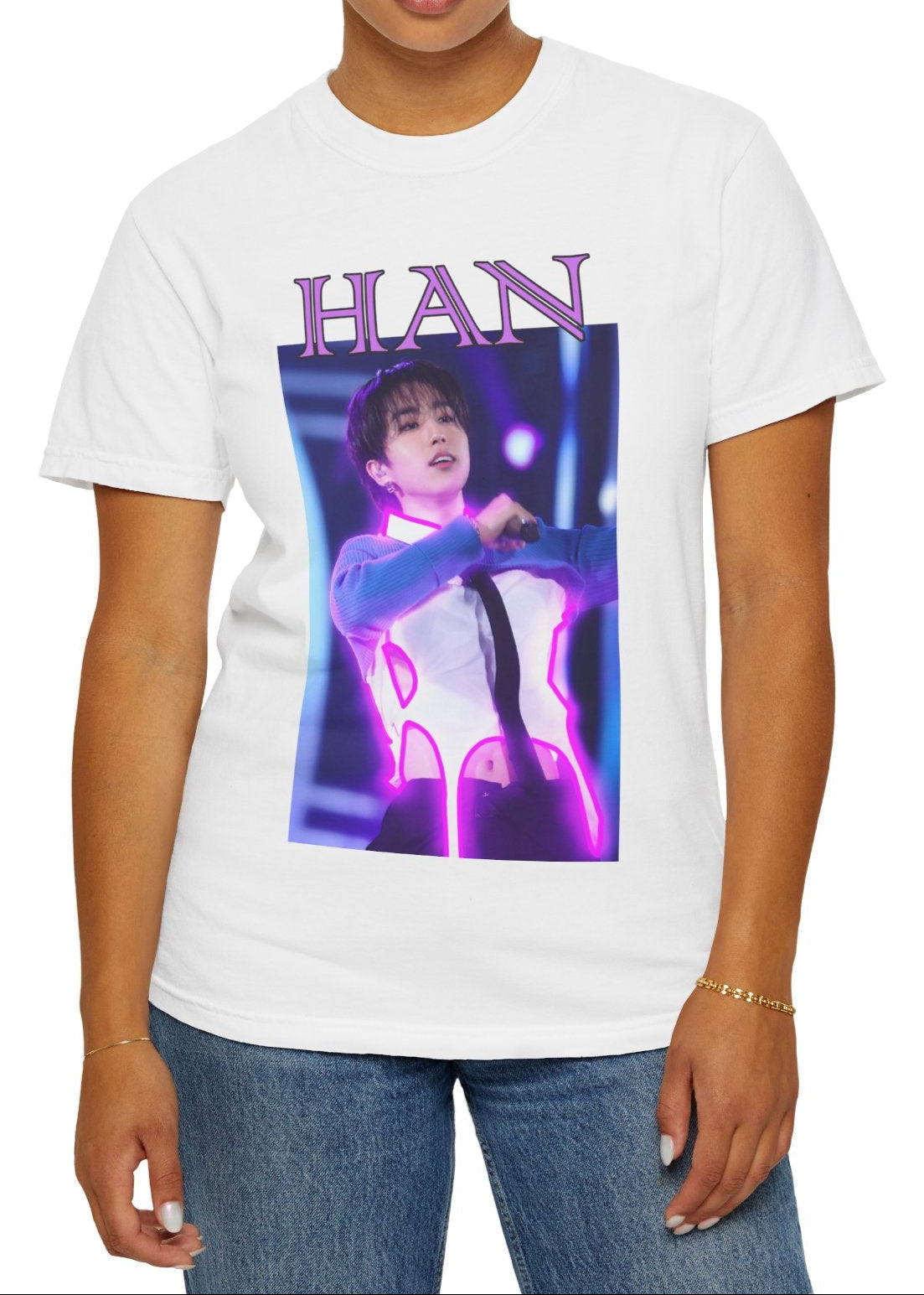 Han Stray Kids Unisex T-Shirt in white – Neon Energy. A striking design featuring Han performing on stage, outlined in bold pink neon lights. The glowing effect adds a futuristic, high-energy feel, capturing his electrifying stage presence. ModeK Vetements.