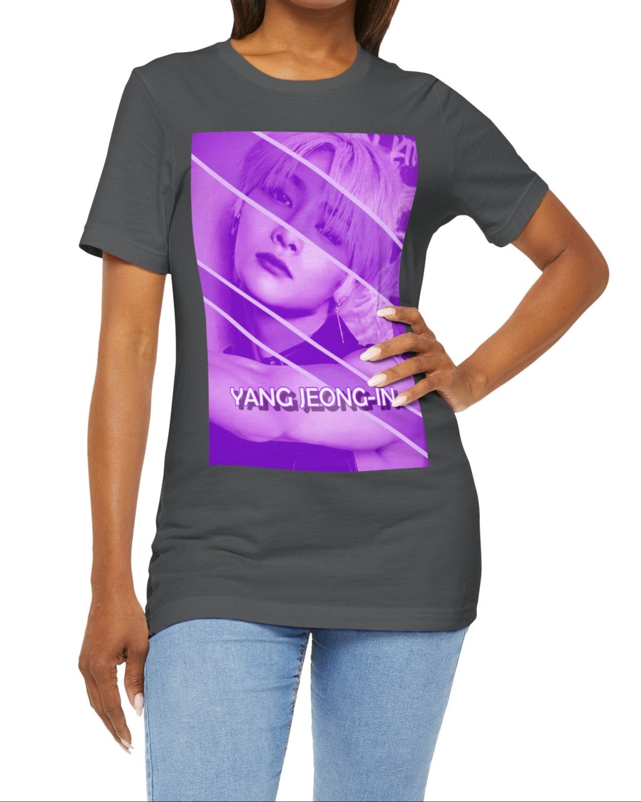 Stray Kids I.N (Yang Jeong-in) unisex cotton T-shirt in asphalt, design with diagonal bands and a chain earring, creating contrast between light and shadow. ModeK Vetements.