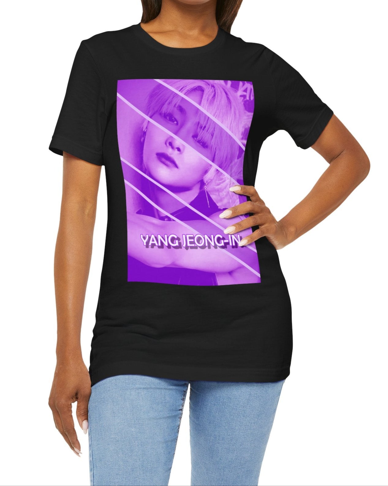 Stray Kids I.N (Yang Jeong-in) unisex cotton T-shirt in black, design with diagonal bands and a chain earring, creating contrast between light and shadow. ModeK Vetements.