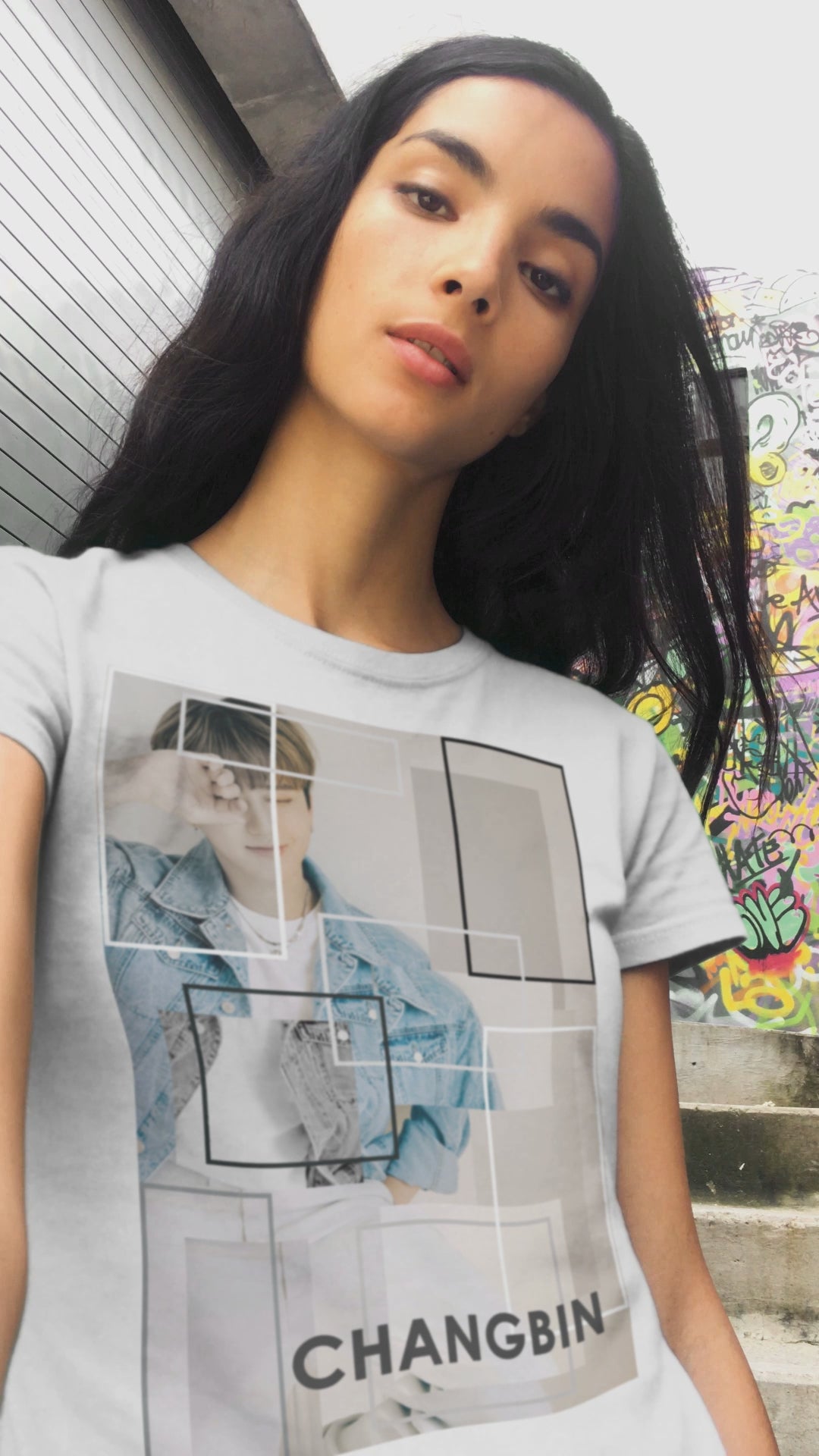 Video showcasing the Changbin Stray Kids unisex T-shirt in white, featuring a modern graphic design with layered rectangles in soft sand tones, evoking abstract art and architectural style. ModeK Vetements.