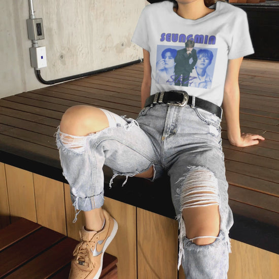 Video showcasing the Seungmin Stray Kids unisex T-shirt in white, with a retro-style collage in cool blue tones. Features three portraits and bold vintage-inspired text. ModeK Vetements.