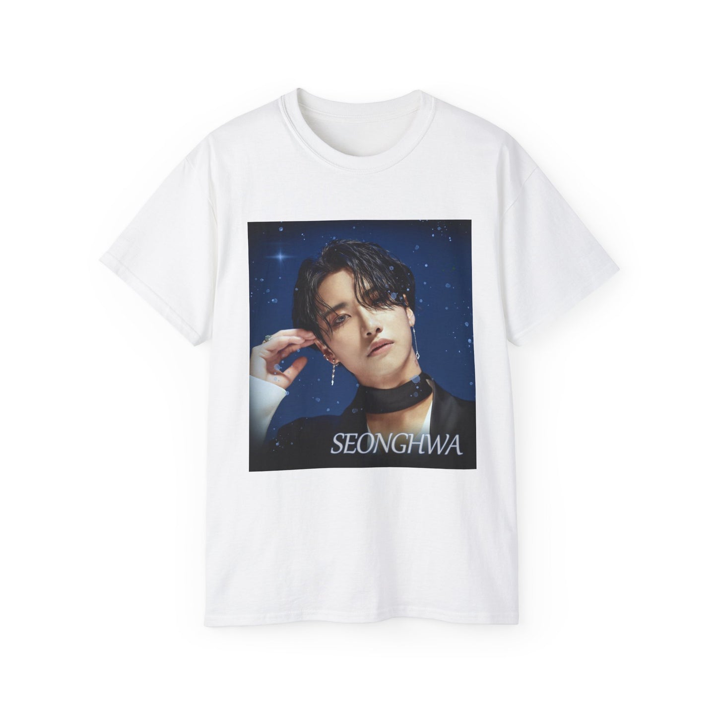 Flat Seonghwa ATEEZ unisex T-Shirt in white, with a starry night aesthetic, featuring Seonghwa against a celestial sky with glowing stars. This K-pop t-shirt is perfect for ATEEZ fans who love cosmic and dreamy fashion. Printed on a high-quality cotton tee for comfort and style. ModeK Vetements.