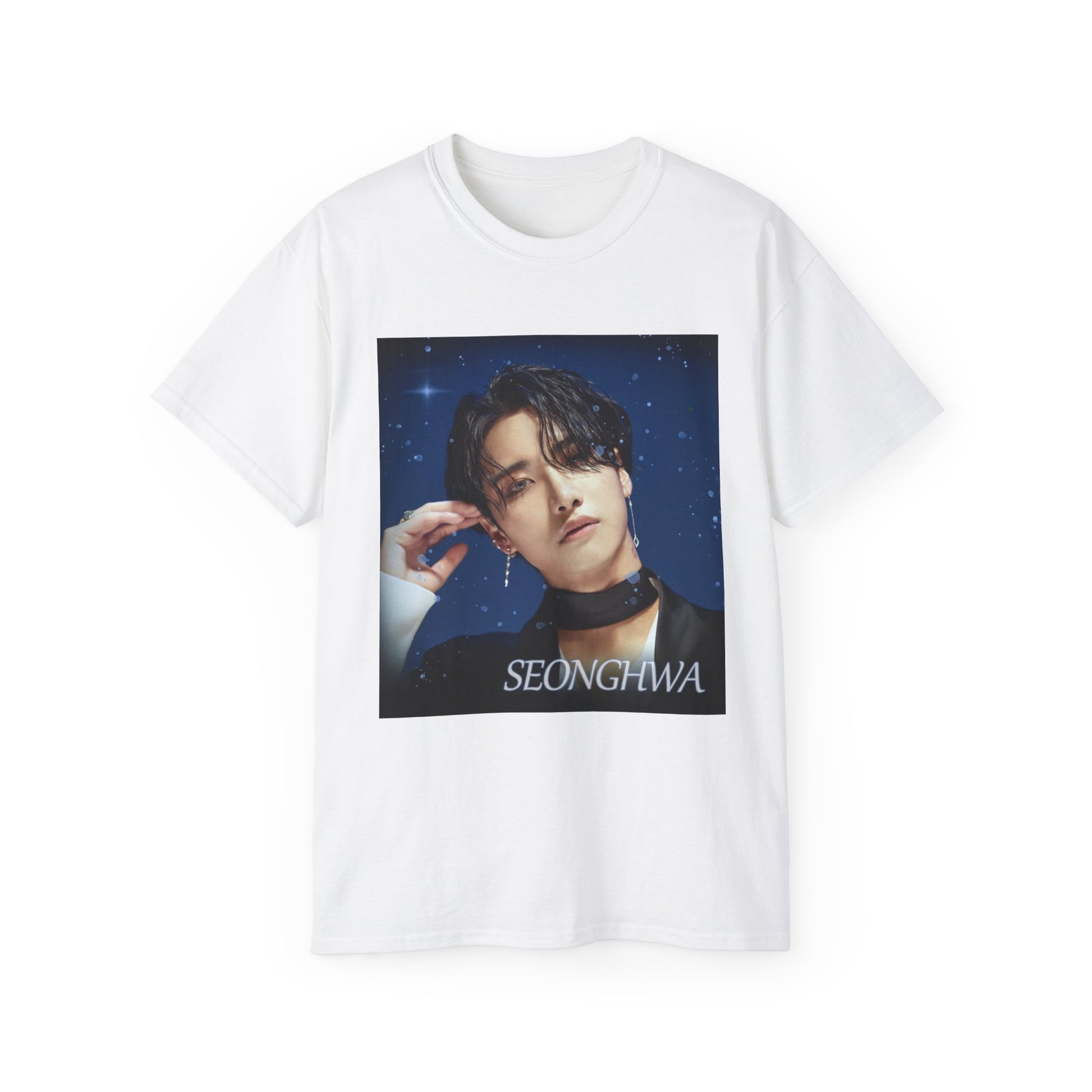 Flat Seonghwa ATEEZ unisex T-Shirt in white, with a starry night aesthetic, featuring Seonghwa against a celestial sky with glowing stars. This K-pop t-shirt is perfect for ATEEZ fans who love cosmic and dreamy fashion. Printed on a high-quality cotton tee for comfort and style. ModeK Vetements.