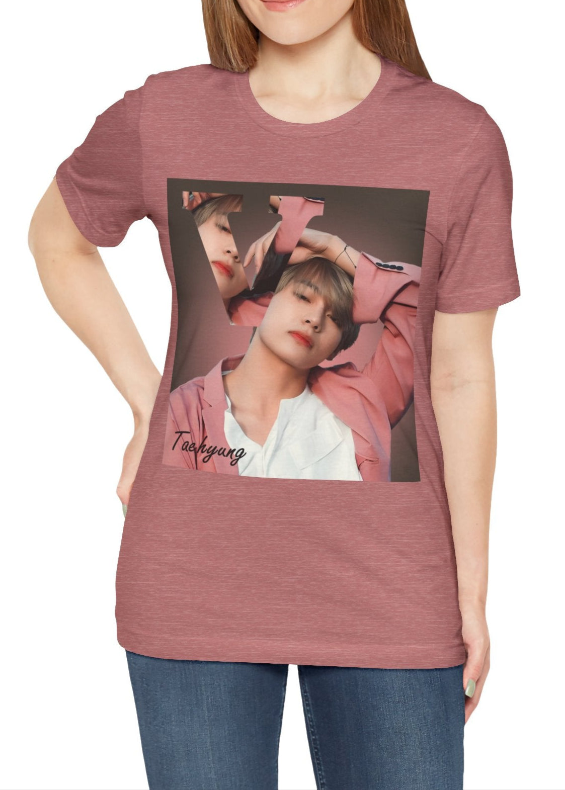 V BTS Unisex T-Shirt in heather mauve – A seamlessly blended design capturing V’s unpredictable, dreamy essence. Aesthetic pink tones enhance his depth and artistic allure. ModeK Vetements.