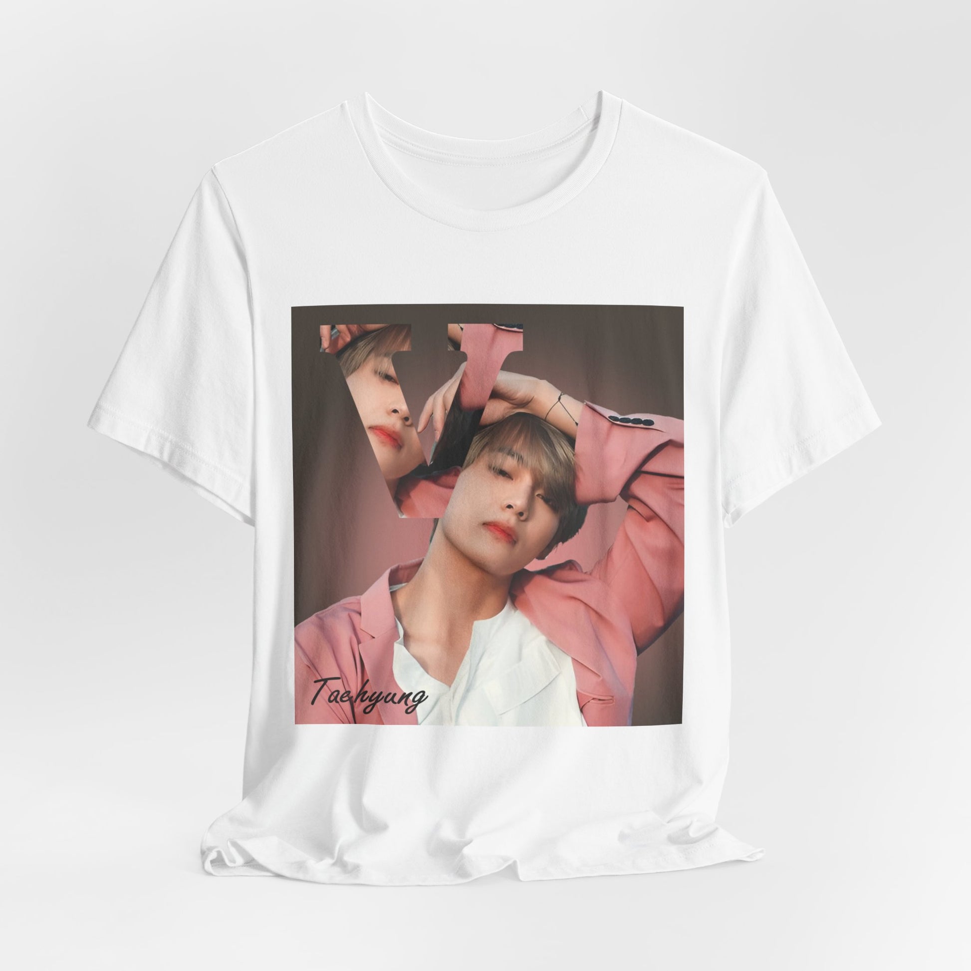 Draped V BTS Unisex T-Shirt in white – A seamlessly blended design capturing V’s unpredictable, dreamy essence. Aesthetic pink tones enhance his depth and artistic allure. ModeK Vetements.