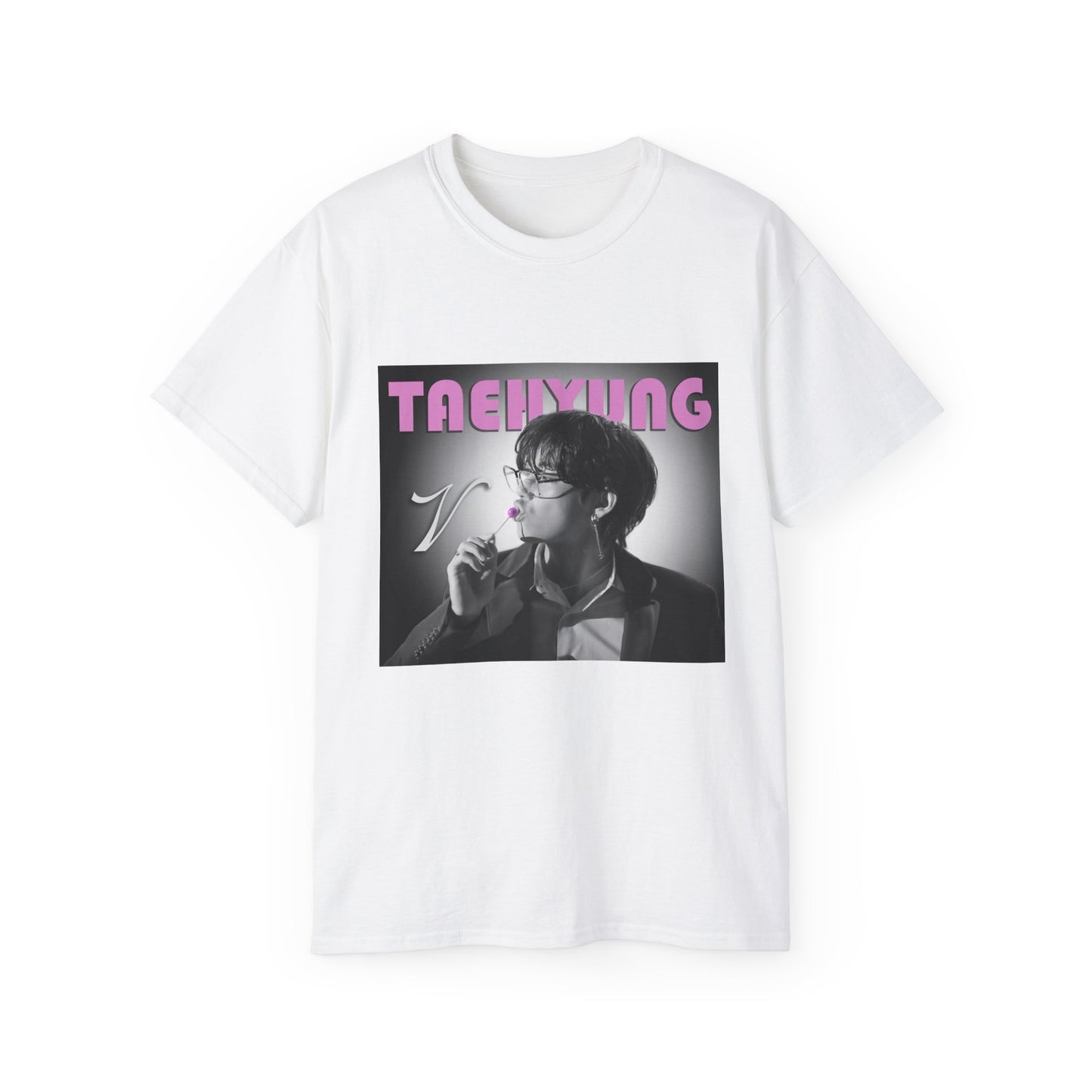 Flat V Taehyung BTS unisex t-shirt in white, featuring a black-and-white design with a pink lollipop and vintage pink lettering. Printed on 100% US cotton, ethically made and Oeko-Tex certified. ModeK Vetements.