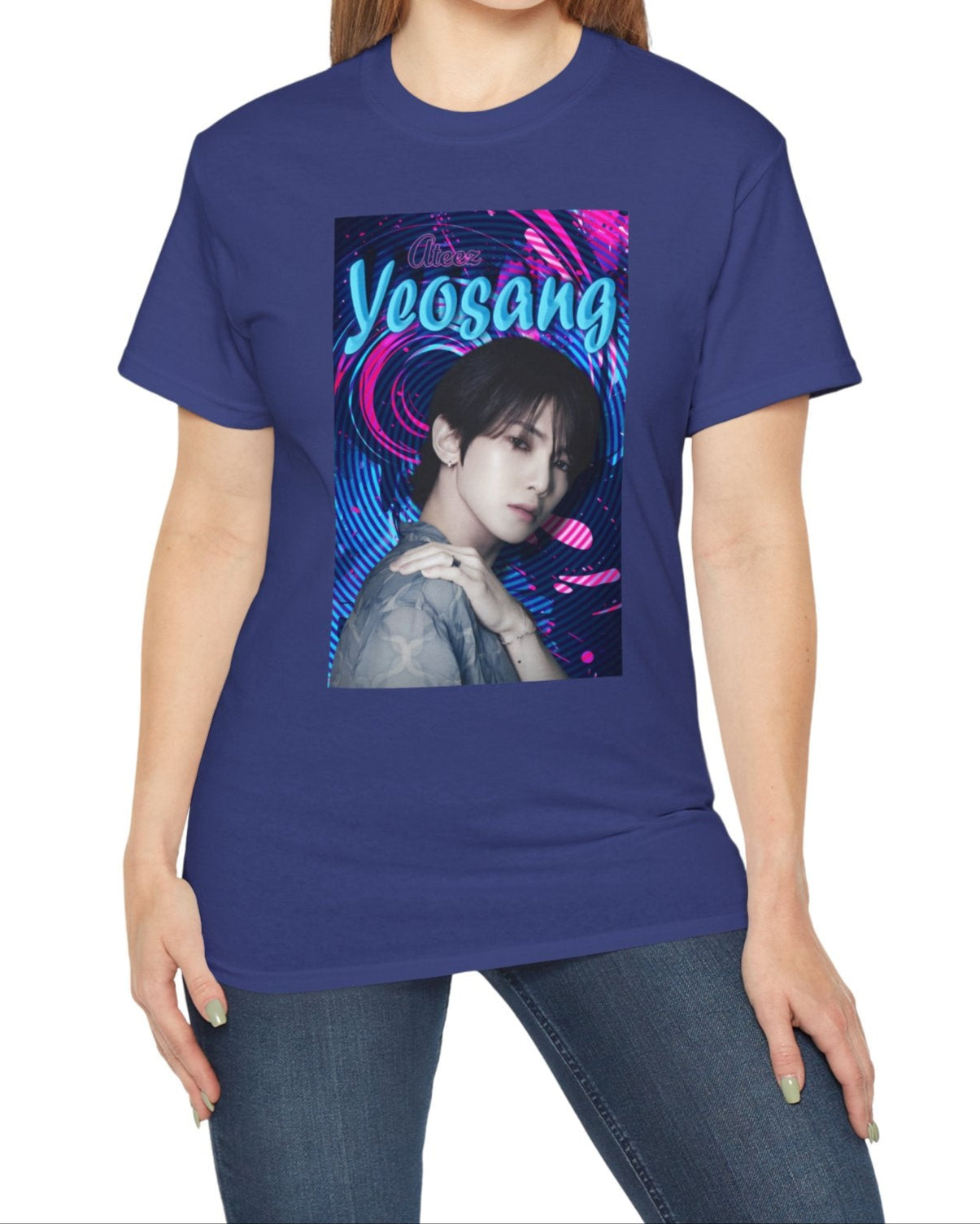 Portrait of Yeosang of ATEEZ surrounded by concentric digital lines and flowing paint-like textures. The design blends graffiti-inspired lettering with koi-like motion in blue lagoon and pink hues, printed on a unisex cotton t-shirt in metro blue. From ModeK Vetements.