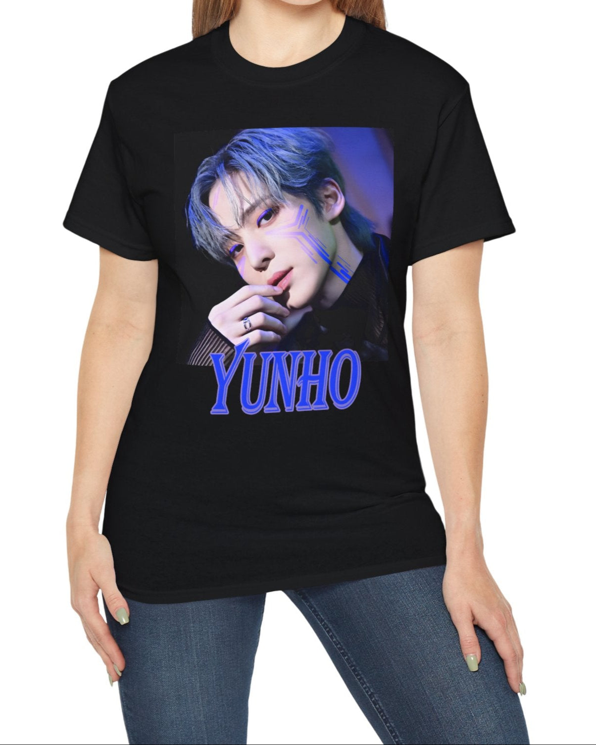 Yunho ATEEZ graphic t-shirt in black, featuring a blue cyberpunk portrait with glowing circuit-like lines across his cheekbones, matching blue eyelids, silver ring, and transparent sleeve. Styled with cool-toned hair and a futuristic atmosphere. From ModeKVetements.